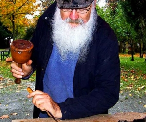 Die Holzkreuze auf dem Alten Friedhof sind Zeichen der Vergänglichkeit Die Holzkreuze auf dem Alten Friedhof sind Zeichen der Vergänglichkeit