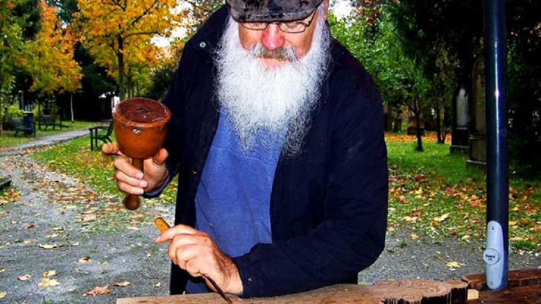 Die Holzkreuze auf dem Alten Friedhof sind Zeichen der Vergänglichkeit Die Holzkreuze auf dem Alten Friedhof sind Zeichen der Vergänglichkeit