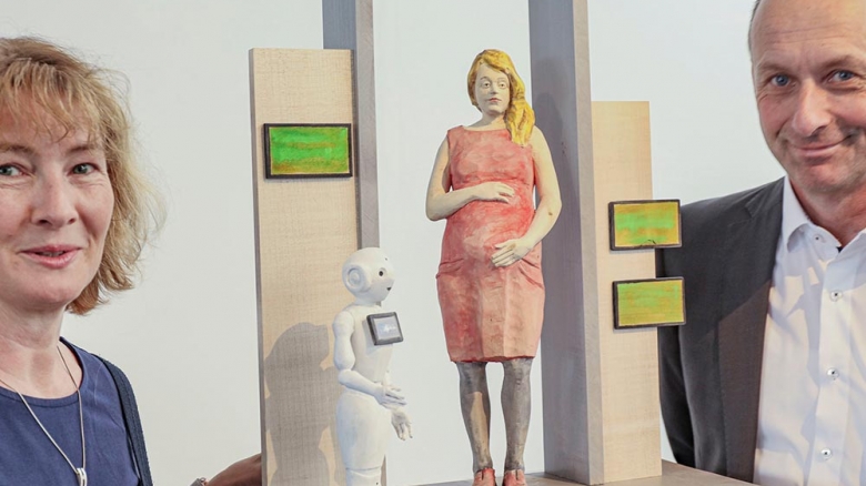 Holzbildhauer im Regierungspräsidium