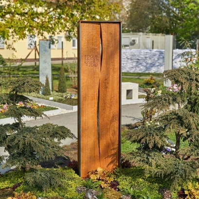Holzgrabmal „BUGA“