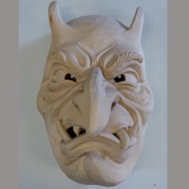 Hexenmaske mit Hörnchen